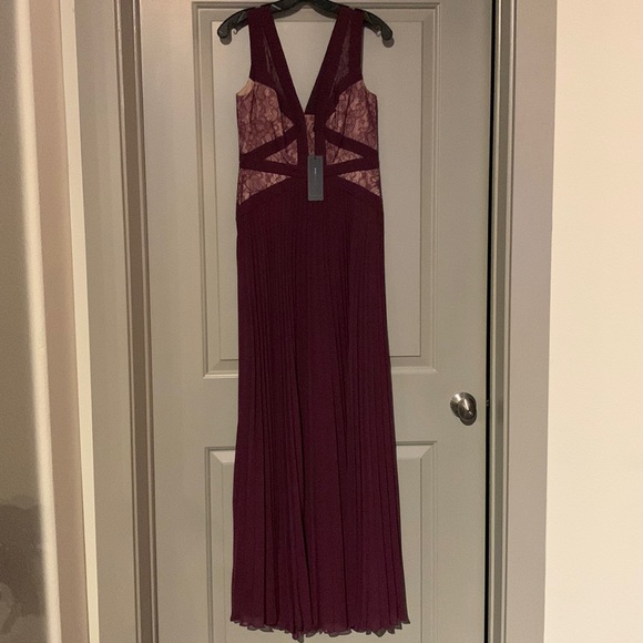 BCBG lace detail gown - Picture 2 of 2